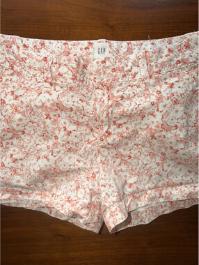 GAP Women's Pink Floral Print City Shorts - Size 4
